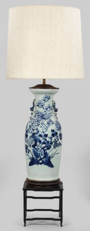 Chinesische Balustervase mit Blauweiß-Dekor als Tischleuchte - photo 1