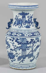 Blauweiß-Vase mit chinesischen Symbolen