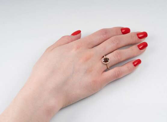 Fancy-Diamant-Ring mit Brillant-Besatz. - Foto 3