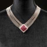 Modernes Collier mit natürlichen Rubinen und Brillanten. - Foto 2