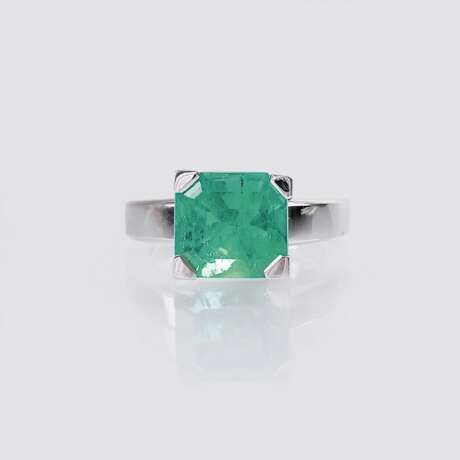 Juwelier Wempe. Farbintensiver Smaragd-Ring. - photo 1
