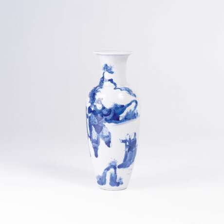 Vase mit Blau-weiß-Dekor. - Foto 1