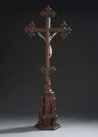 Kruzifix im gotischen Stil mit Corpus Christi - photo 2
