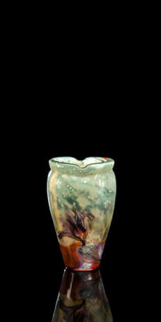 Marqueterie-sur-Verre-Vase mit Krokusblüte - фото 1