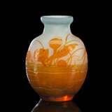 Vase mit Seerosenteich - Foto 1