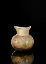 Baluster-Vase mit Solanée-Dekor