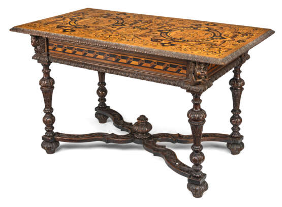 Prächtiger Salon-Tisch im Renaissance-Stil - фото 1