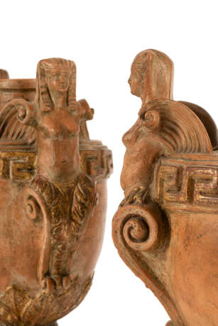 Paar dekorative Terracotta-Vasen im antiken Stil - фото 3