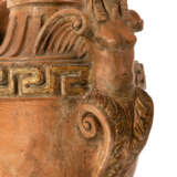 Paar dekorative Terracotta-Vasen im antiken Stil - фото 4