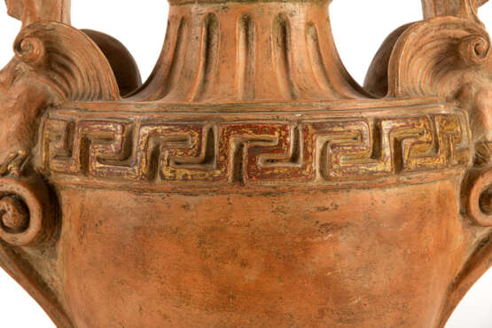 Paar dekorative Terracotta-Vasen im antiken Stil - photo 5