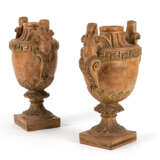 Paar dekorative Terracotta-Vasen im antiken Stil - фото 6