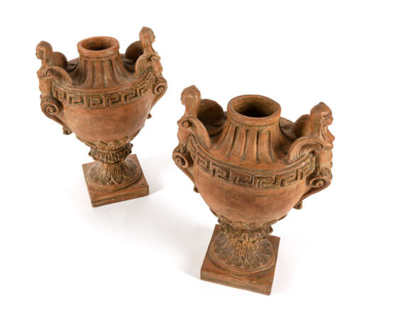 Paar dekorative Terracotta-Vasen im antiken Stil - photo 10