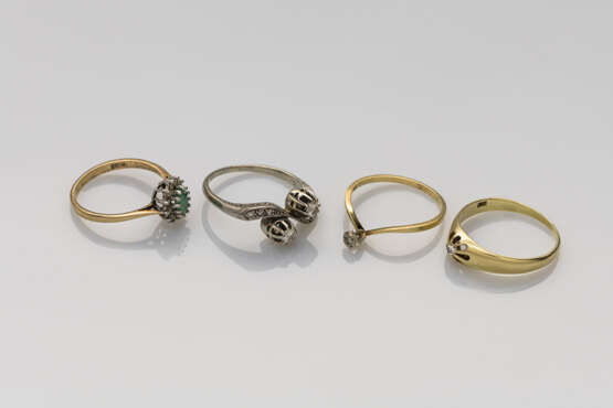 Vier kleine Ringe mit Diamanten - фото 2