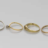 Vier kleine Ringe mit Diamanten - Foto 3