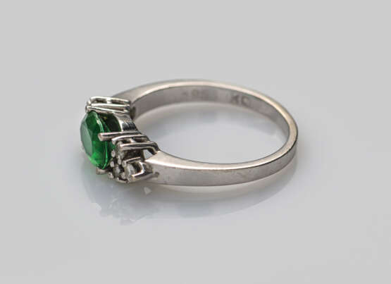 Ring mit Smaragd-Doublette - фото 2