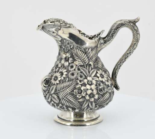 Four-piece coffee service decorated with dense floral relief - Foto 14