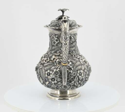 Four-piece coffee service decorated with dense floral relief - Foto 18