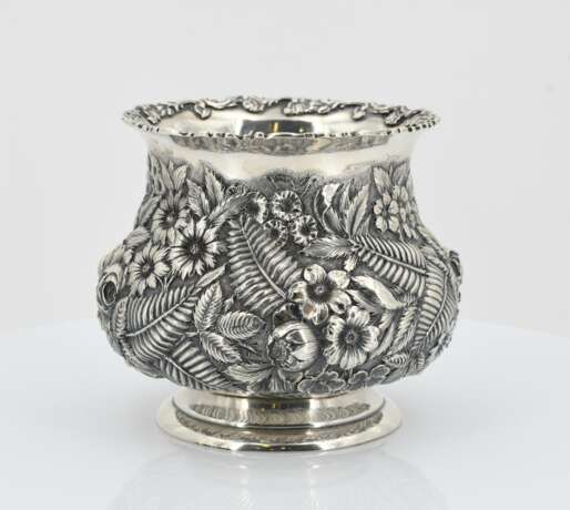 Four-piece coffee service decorated with dense floral relief - Foto 1