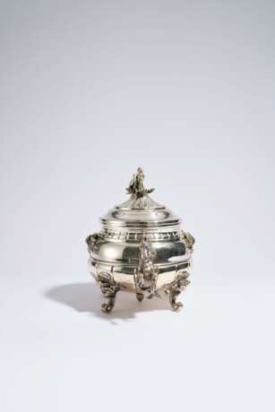 Magnificent tureen with hippocamps - фото 5