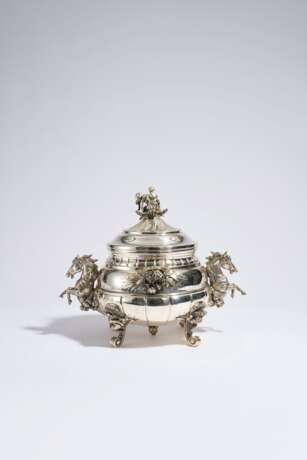 Magnificent tureen with hippocamps - photo 6