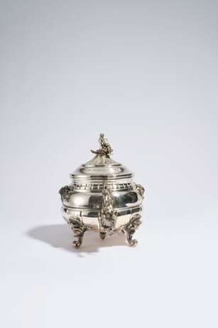 Magnificent tureen with hippocamps - фото 7