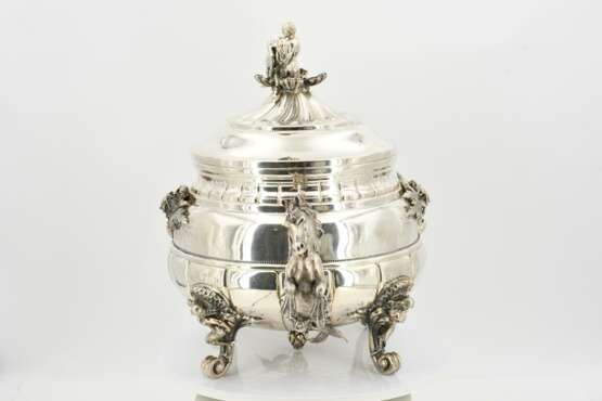 Magnificent tureen with hippocamps - photo 9