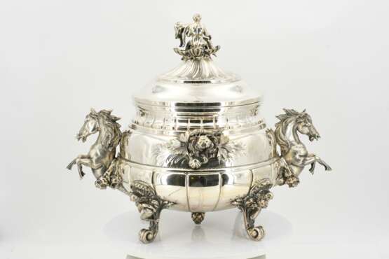 Magnificent tureen with hippocamps - photo 10