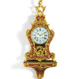 Louis XV pendulum clock on console with floral décor - photo 1