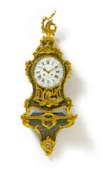 Louis XV pendulum clock on console with chinoiseries