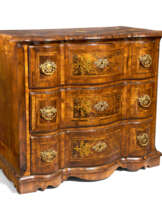 Small baroque chest of drawers