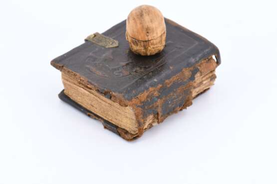 Miniature skull and small book - photo 5