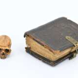 Miniature skull and small book - фото 7