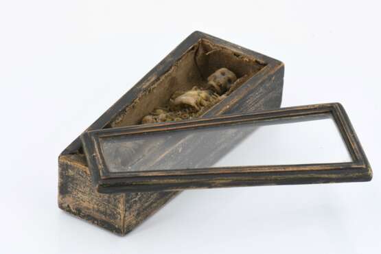 'Tödlein' in a glass coffin casket - Foto 2