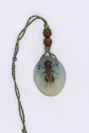 Small oval pendant with insect - photo 3