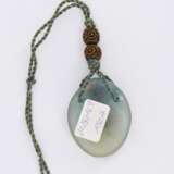 Small oval pendant with insect - photo 4