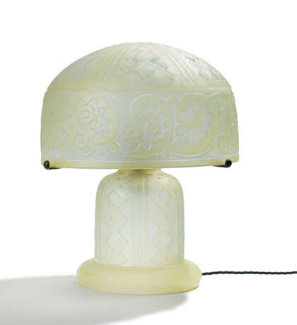 Large table lamp with geometric decor - photo 1