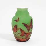 Vase with butterfly décor - photo 1