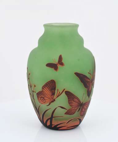Vase with butterfly décor - фото 2