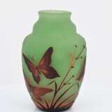 Vase with butterfly décor - photo 3