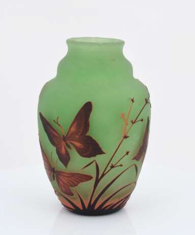 Vase with butterfly décor - photo 3