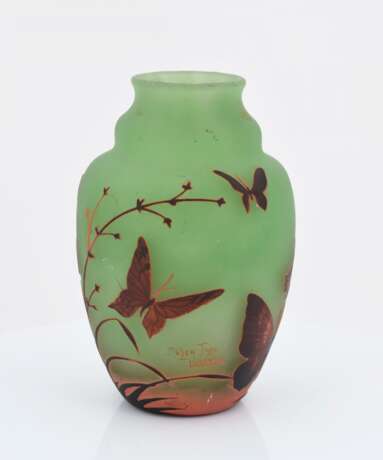 Vase with butterfly décor - photo 4