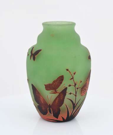 Vase with butterfly décor - photo 5