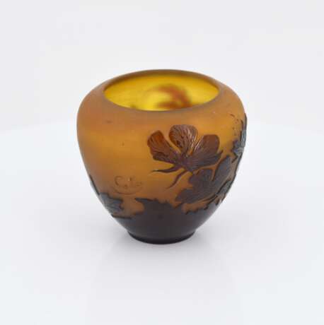 Small vase with floral décor - photo 5
