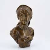 Bust of a young girl - фото 2