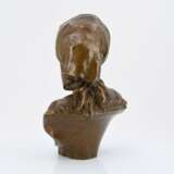 Bust of a young girl - photo 4