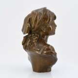 Bust of a young girl - photo 5