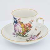 Cup and saucer with floral décor - фото 1