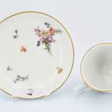 Cup and saucer with blue fond - Foto 6