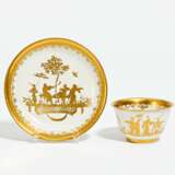 Tea bowl and saucer with gold Chinese décor - Foto 1