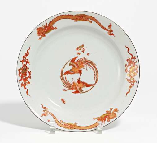 Plate with Red Dragon décor - фото 1
